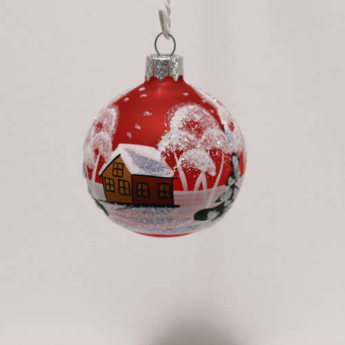 glazen kerstbal rood, diameter 6cm, besneeuwd boltorentje, huisjes, boompjes; achterkant