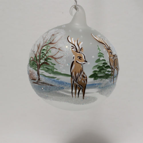 handbeschilderde kerstbal diameter 8cm wit, met hert