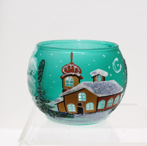 theelichte groen glas, met de hand beschilderd sneeuwtafereel met kerkje, voorkant