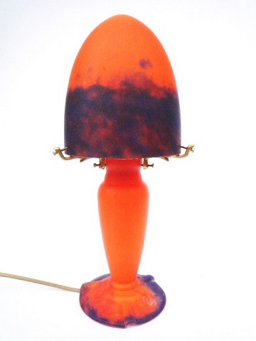 lampvoet en lampekap van oranjerode glaspasta