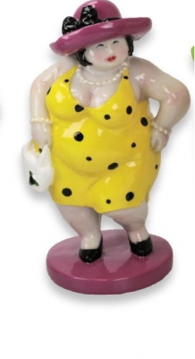 gele dikke dame staand
