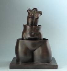 Beeld Magritte \"Megalomania\", hoogte 18cm