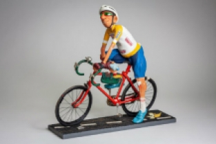 The Cyclist door Forchino, voor aanzicht