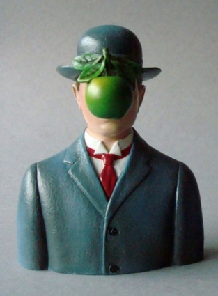 Beeld De Mensenzoon van Magritte