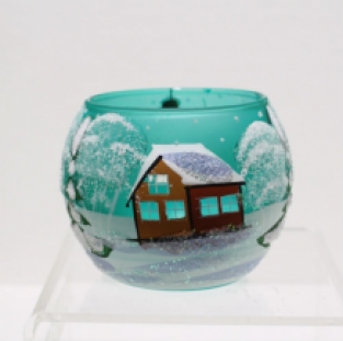 theelichte groen glas, met de hand beschilderd sneeuwtafereel met bol torentje, achterkant