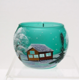 theelichte groen glas, met de hand beschilderd sneeuwtafereel met kerkje, achterkant